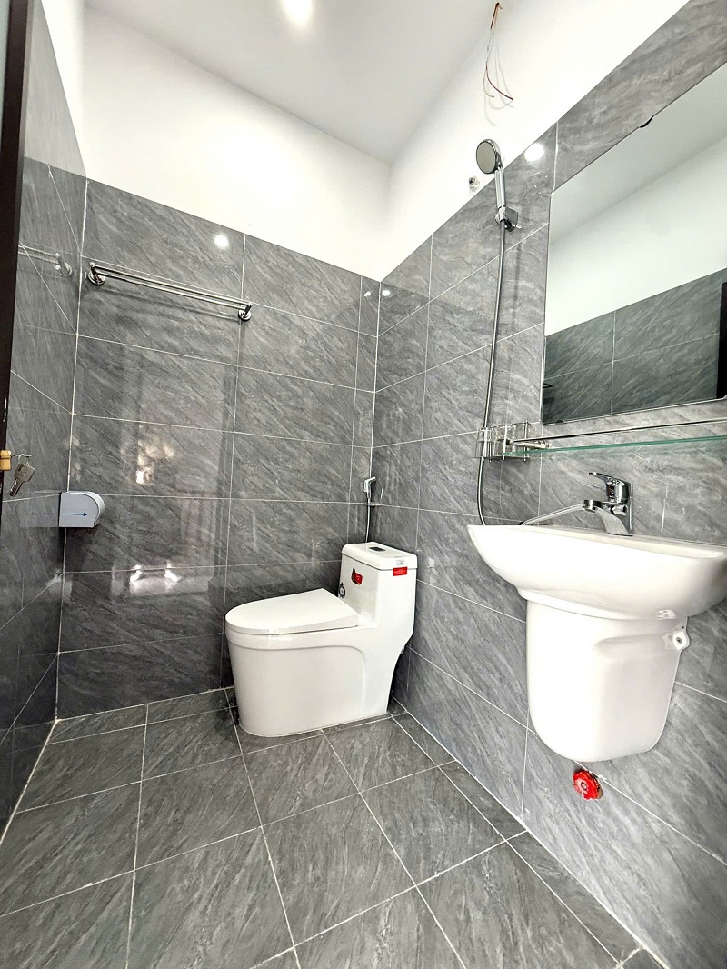 BÁN NHÀ PHỐ ĐỒNG HÒA, KIẾN AN – NHÀ MỚI, SÂN CỔNG RIÊNG, Ô TÔ ĐỖ CỬA